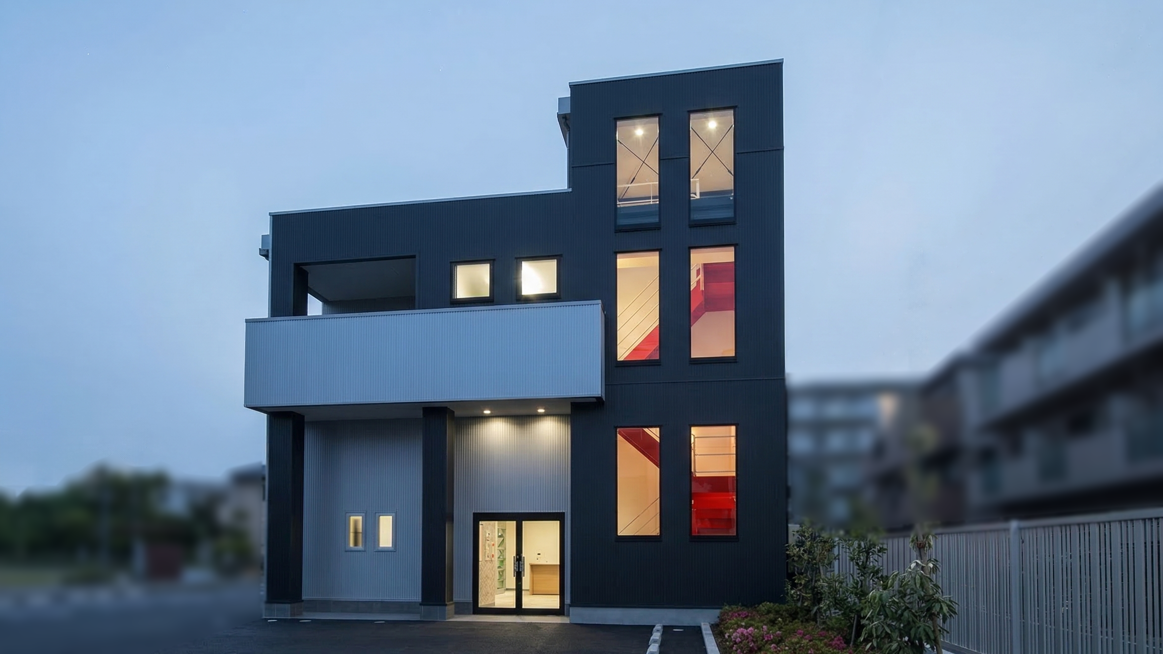 重量鉄骨3階建て　倉庫