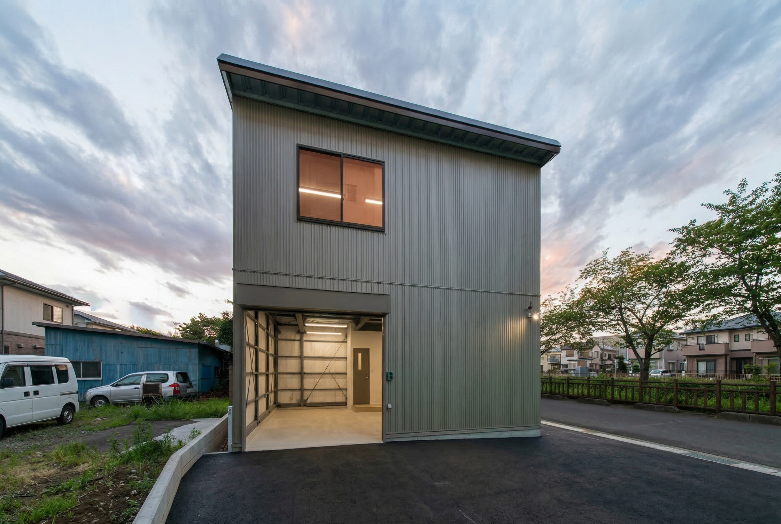 2階建てプレハブ事務所・倉庫