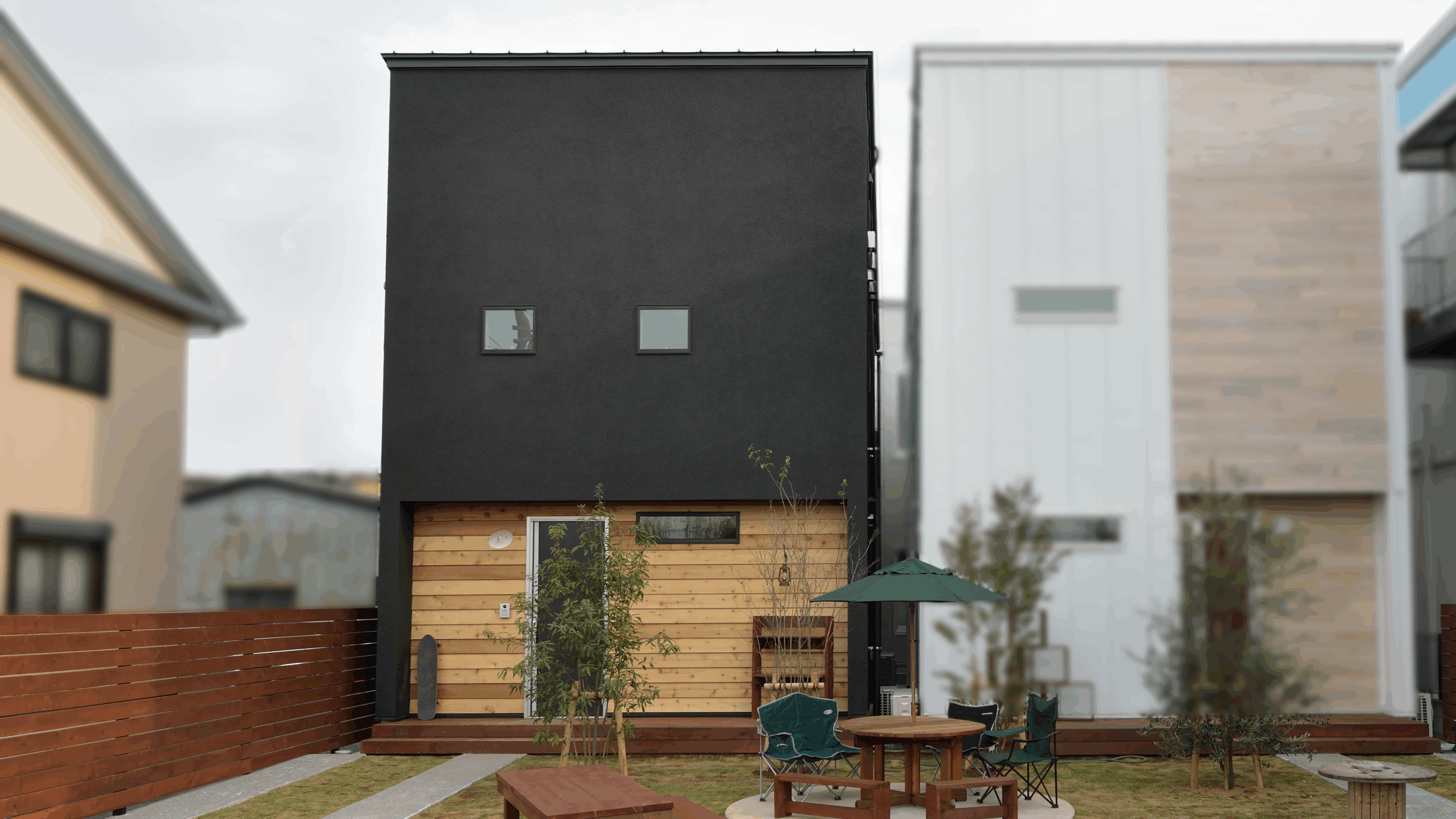 BLACK×WOODで創る空間