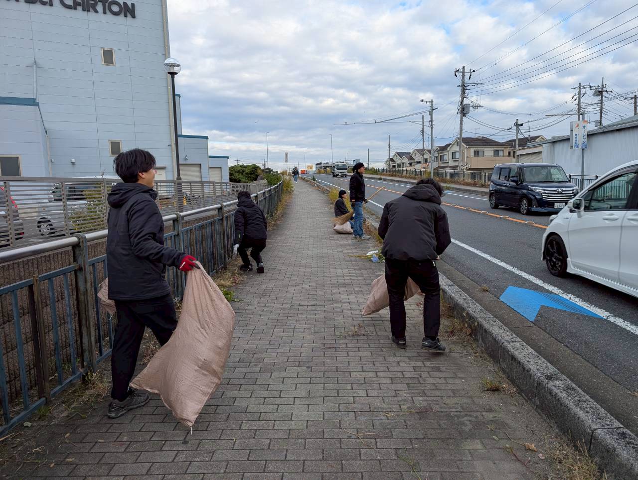 #42　地域をキレイに！会社周辺の草刈り活動報告！